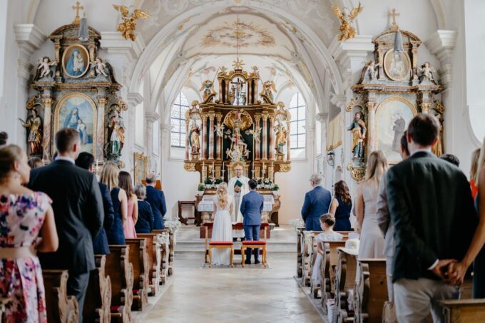 Kirchendeko für die Hochzeit: Tipps, Trends und Inspirationen