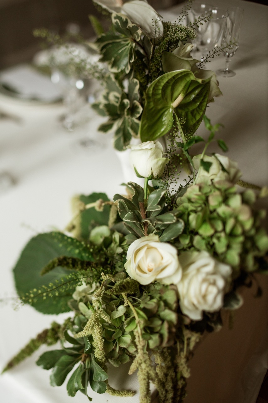 Festlich gedeckter Hochzeitstisch im Schloss Manowce.