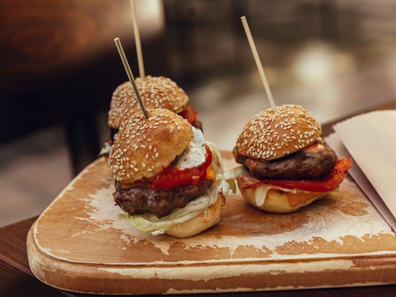 Mini Burger auf einer Hochzeit.