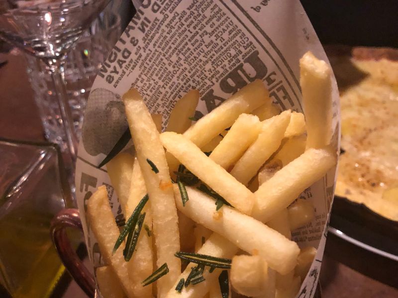 Pommes-Frites auf einer Hochzeit. 